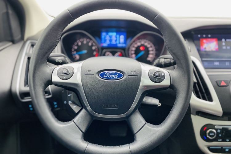 Used Ford Focus 2012 Hatchback 2.0L Automatic Luxury Sport Model Interior 7