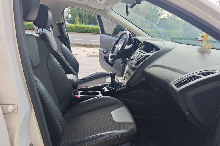 Used Ford Focus 2012 Hatchback 1.6L Manual Fashion Edition Interior 7