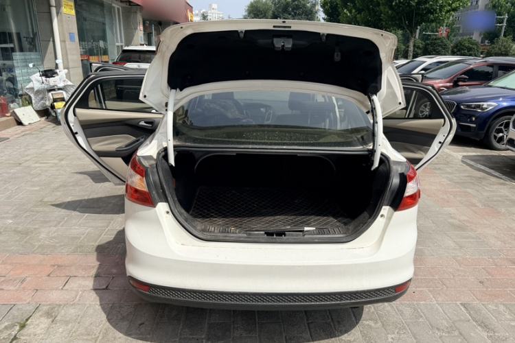 Used Ford Focus 2012 Sedan 1.6L Automatic Comfort Model Interior 8