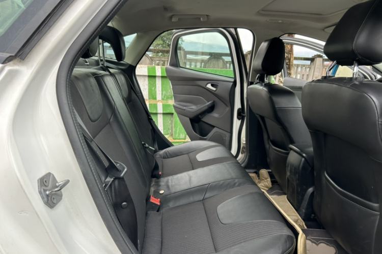 Used Ford Focus 2012 Sedan 1.6L Automatic Fashion Edition Interior 8