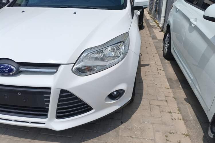 Used Ford Focus 2012 Sedan 1.6L Manual Comfort Model Left Front Headlight