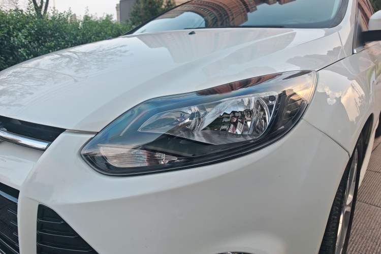 Used Ford Focus 2012 Hatchback 2.0L Automatic Luxury Sport Model Left Front Headlight