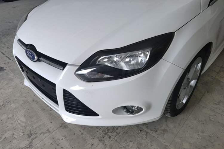Used Ford Focus 2012 Hatchback 2.0L Automatic Luxury Sport Model Left Front Headlight