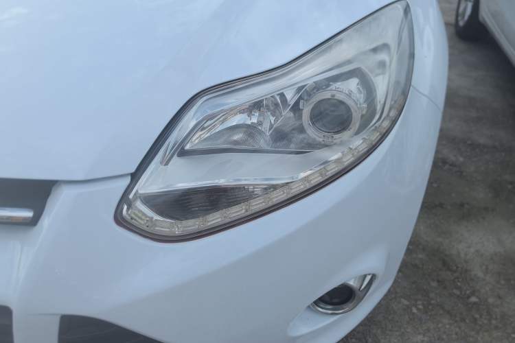 Used Ford Focus 2012 Sedan 1.6L Automatic Comfort Model Left Front Headlight