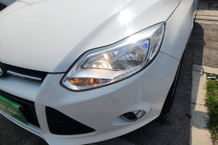 Used Ford Focus 2012 Hatchback 1.6L Automatic Fashion Edition Left Front Headlight