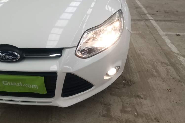 Used Ford Focus 2012 Hatchback 1.6L Automatic Fashion Edition Left Front Headlight