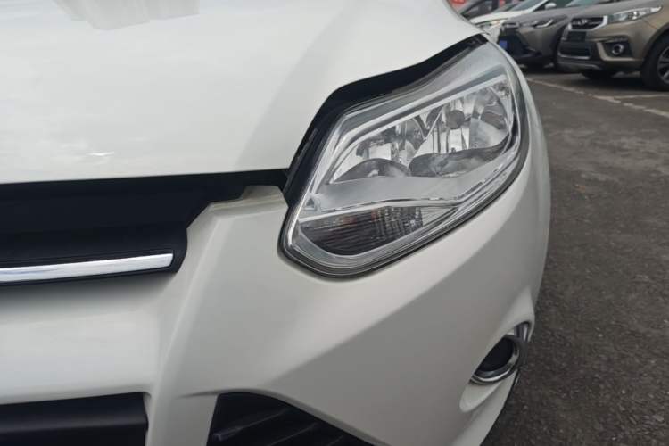 Used Ford Focus 2012 Hatchback 1.6L Automatic Fashion Edition Left Front Headlight