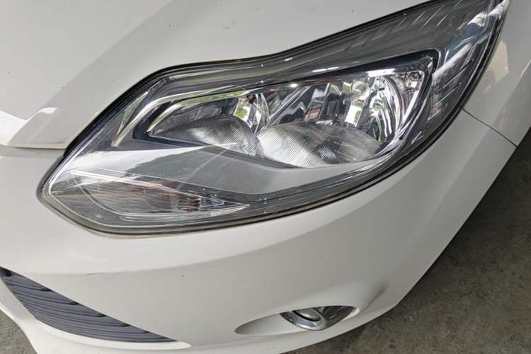 Used Ford Focus 2012 Hatchback 1.6L Automatic Fashion Edition Left Front Headlight