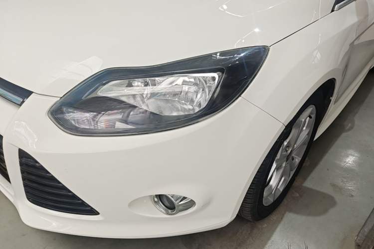 Used Ford Focus 2012 Hatchback 2.0L Automatic Luxury Sport Model Left Front Headlight