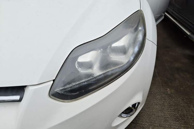 Used Ford Focus 2012 Sedan 1.6L Automatic Fashion Edition Left Front Headlight