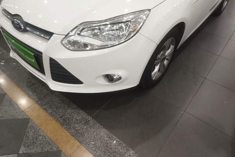 Used Ford Focus 2012 Sedan 1.6L Automatic Fashion Edition Left Front Headlight