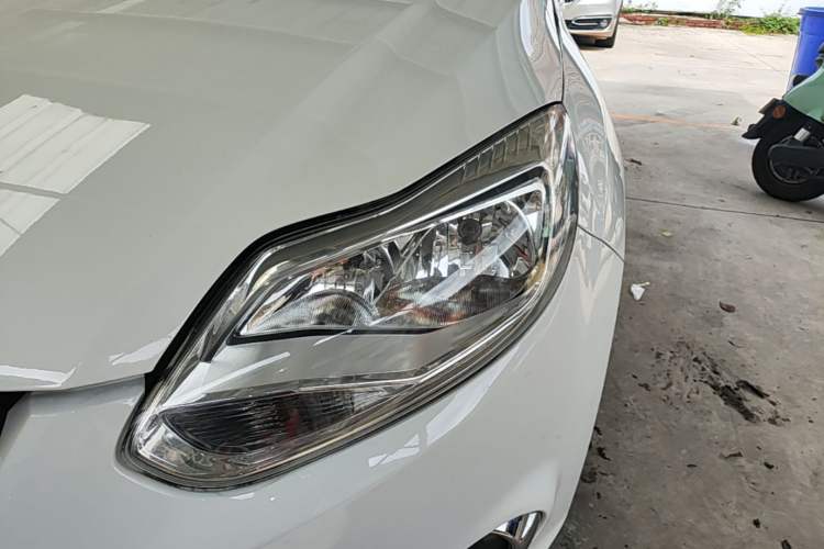 Used Ford Focus 2012 Hatchback 1.6L Automatic Fashion Edition Left Front Headlight