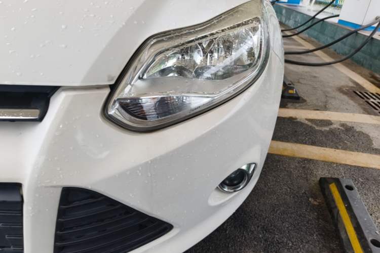 Used Ford Focus 2012 Hatchback 1.6L Automatic Fashion Edition Left Front Headlight