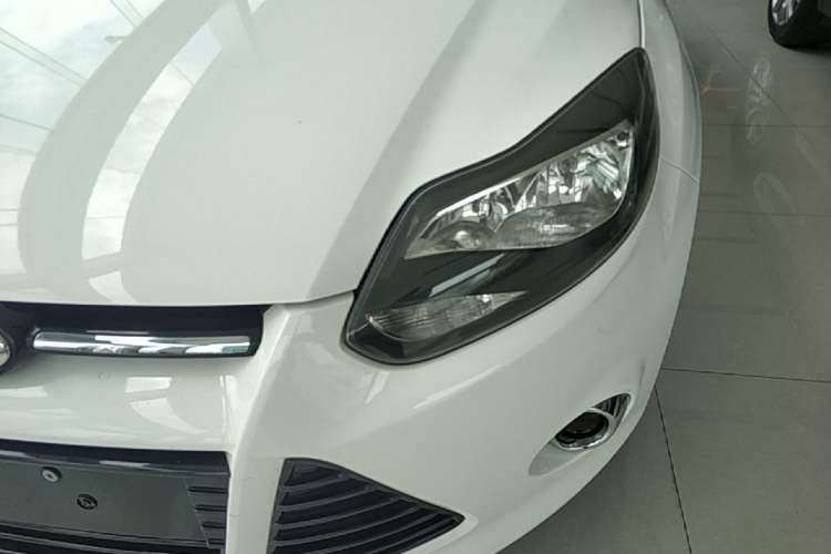 Used Ford Focus 2012 Hatchback 2.0L Automatic Luxury Sport Model Left Front Headlight