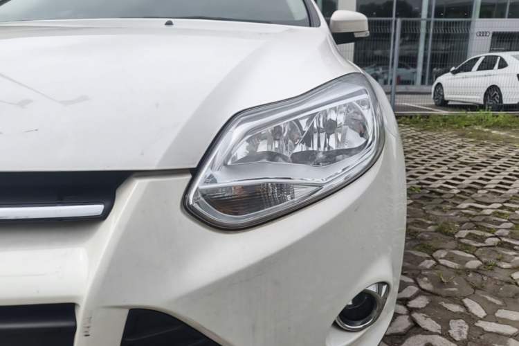Used Ford Focus 2012 Hatchback 1.6L Automatic Fashion Edition Left Front Headlight