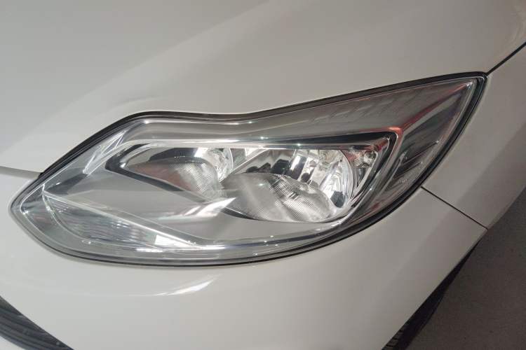 Used Ford Focus 2012 Sedan 1.6L Manual Comfort Model Left Front Headlight