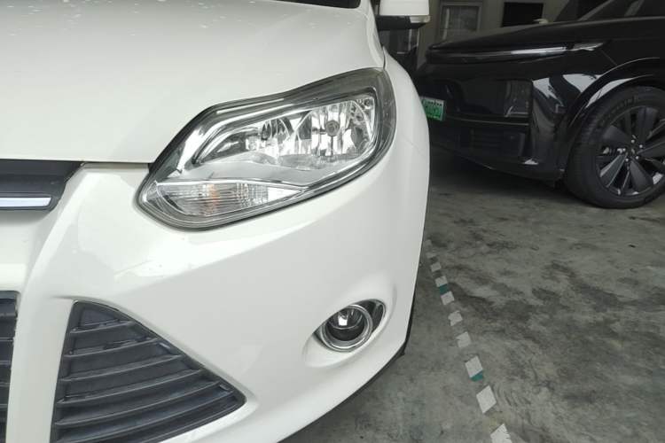 Used Ford Focus 2012 Sedan 1.6L Automatic Fashion Edition Left Front Headlight