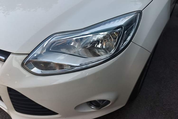Used Ford Focus 2012 Sedan 1.6L Automatic Fashion Edition Left Front Headlight