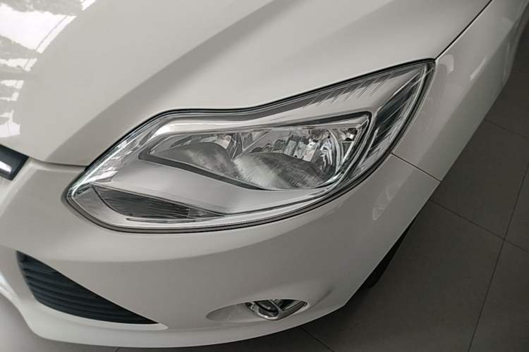 Used Ford Focus 2012 Hatchback 1.6L Manual Fashion Edition Left Front Headlight