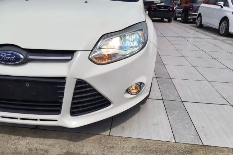 Used Ford Focus 2012 Sedan 1.6L Automatic Fashion Edition Left Front Headlight