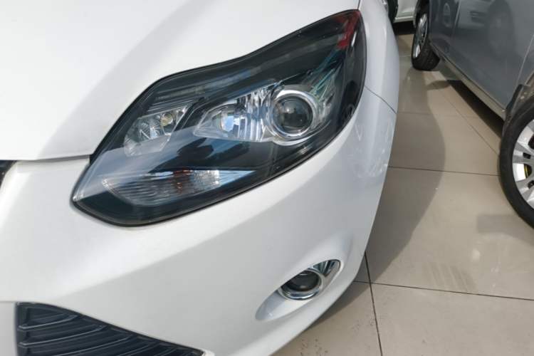 Used Ford Focus 2012 Hatchback 2.0L Automatic Luxury Sport Model Left Front Headlight