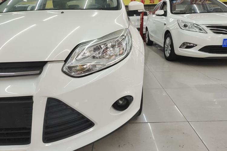 Used Ford Focus 2012 Sedan 1.6L Manual Comfort Model Left Front Headlight