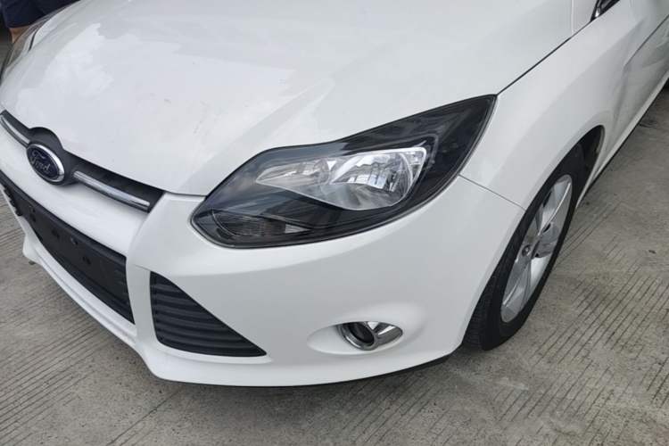 Used Ford Focus 2012 Hatchback 1.6L Automatic Fashion Edition Left Front Headlight