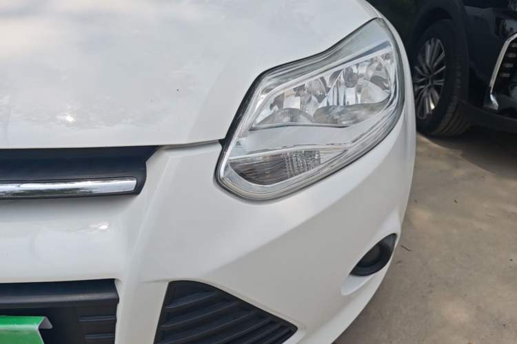 Used Ford Focus 2012 Sedan 1.6L Manual Comfort Model Left Front Headlight
