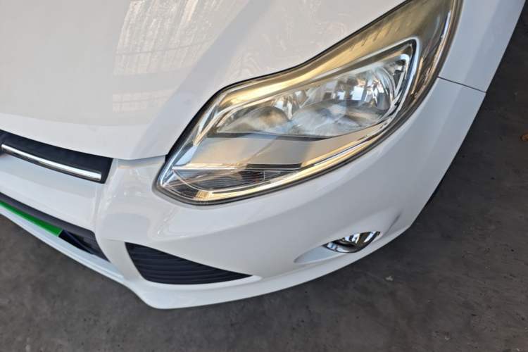 Used Ford Focus 2012 Sedan 1.6L Automatic Fashion Edition Left Front Headlight