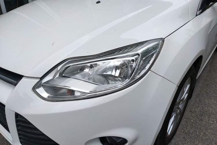 Used Ford Focus 2012 Sedan 1.6L Manual Comfort Model Left Front Headlight