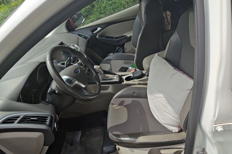 Used Ford Focus 2012 Sedan 1.6L Automatic Fashion Edition Left Front Seat