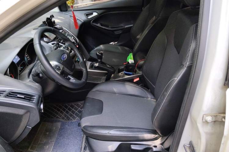 Used Ford Focus 2012 Hatchback 2.0L Manual Luxury Sport Model Left Front Seat