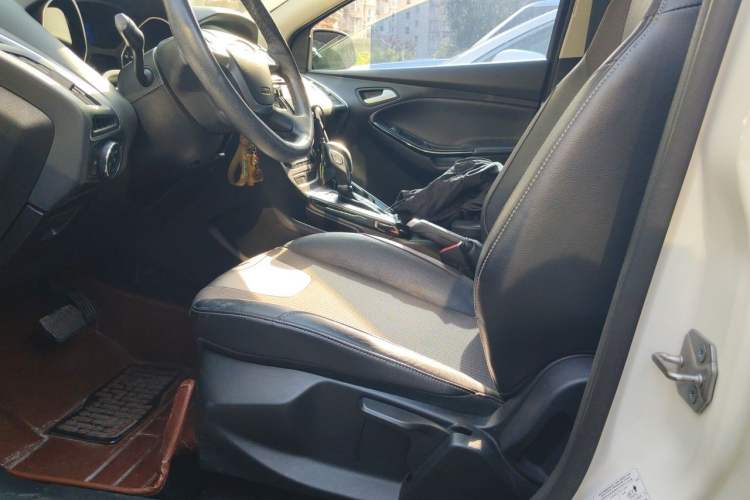 Used Ford Focus 2012 Hatchback 1.6L Automatic Fashion Edition Left Front Seat