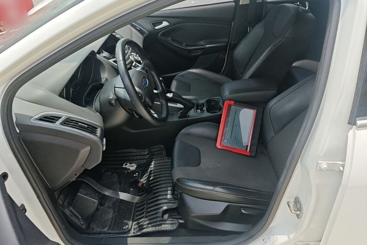 Used Ford Focus 2012 Hatchback 2.0L Automatic Luxury Sport Model Left Front Seat