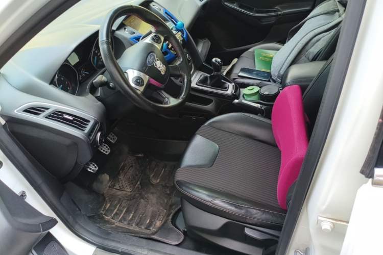 Used Ford Focus 2012 Sedan 1.6L Manual Fashion Edition Left Front Seat