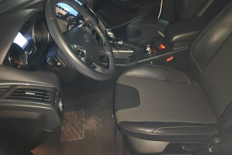 Used Ford Focus 2012 Hatchback 2.0L Automatic Luxury Sport Model Left Front Seat