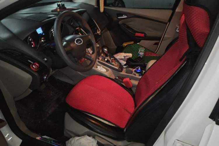 Used Ford Focus 2012 Sedan 1.6L Automatic Comfort Model Left Front Seat