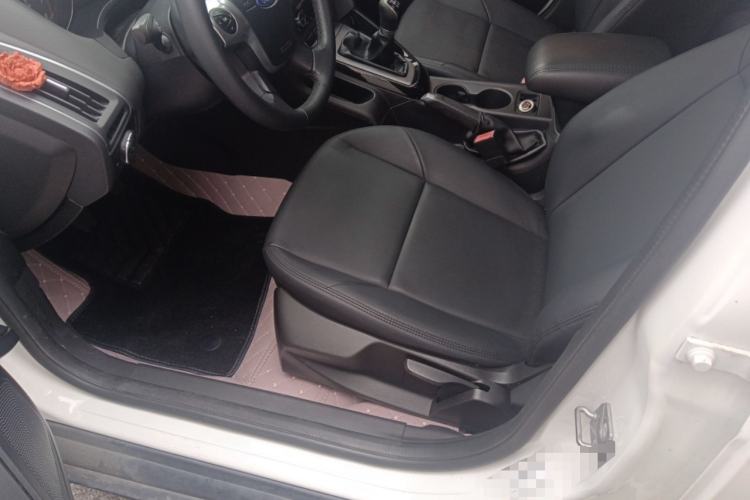 Used Ford Focus 2012 Sedan 1.6L Manual Fashion Edition Left Front Seat
