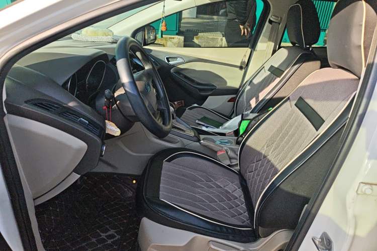 Used Ford Focus 2012 Sedan 1.6L Automatic Comfort Model Left Front Seat