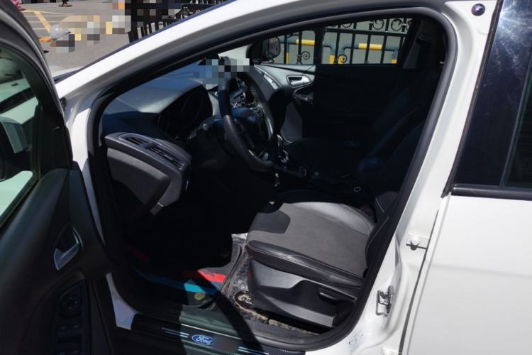Used Ford Focus 2012 Sedan 1.6L Automatic Fashion Edition Left Front Seat