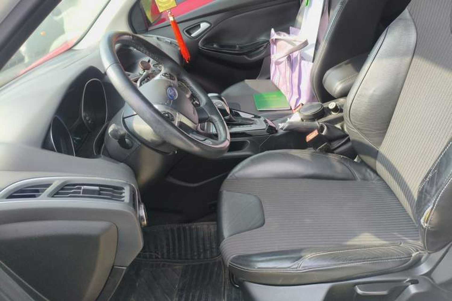Used Ford Focus 2012 Sedan 1.6L Automatic Fashion Edition Left Front Seat