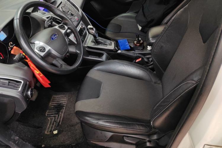 Used Ford Focus 2012 Sedan 1.6L Automatic Fashion Edition Left Front Seat