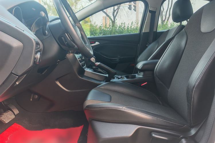 Used Ford Focus 2012 Hatchback 2.0L Automatic Luxury Sport Model Left Front Seat