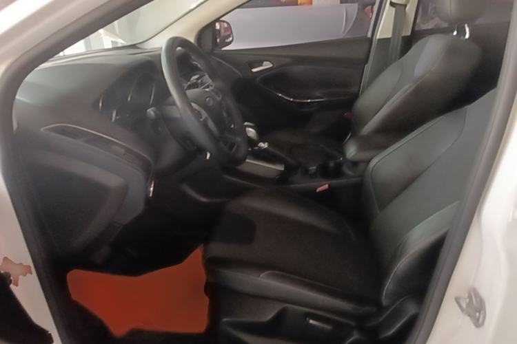 Used Ford Focus 2012 Hatchback 2.0L Automatic Luxury Sport Model Left Front Seat