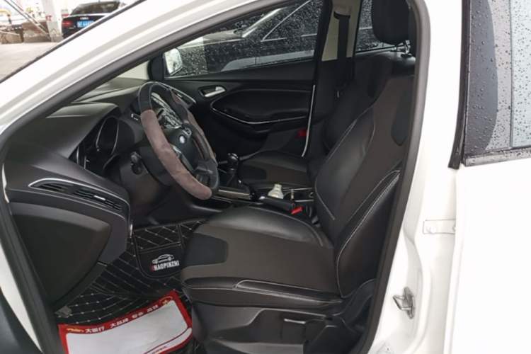 Used Ford Focus 2012 Hatchback 1.6L Manual Fashion Edition Left Front Seat