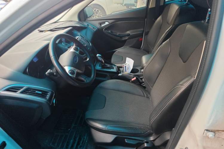 Used Ford Focus 2012 Sedan 1.6L Automatic Fashion Edition Left Front Seat