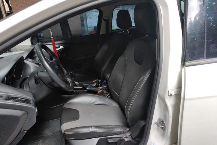 Used Ford Focus 2012 Sedan 1.6L Manual Fashion Edition Left Front Seat