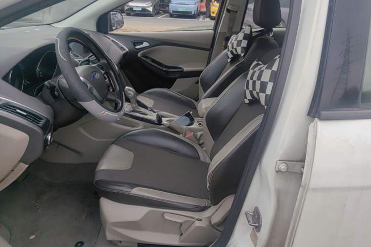 Used Ford Focus 2012 Sedan 1.6L Automatic Fashion Edition Left Front Seat
