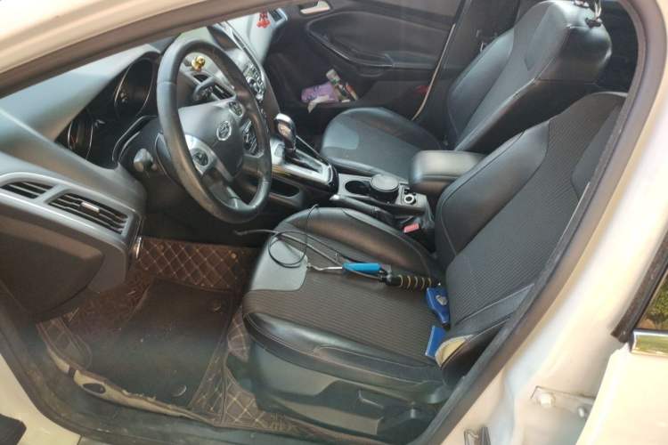 Used Ford Focus 2012 Sedan 1.6L Automatic Fashion Edition Left Front Seat