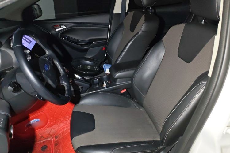 Used Ford Focus 2012 Hatchback 2.0L Automatic Luxury Sport Model Left Front Seat